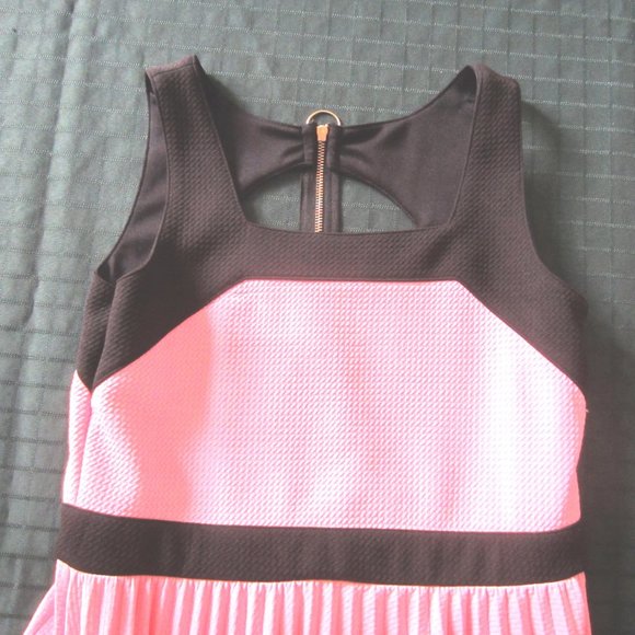 IRIS & IVY Girl's Sleeveless Dress Size 12 Pink & Black Pleated Skirt - Picture 3 of 8
